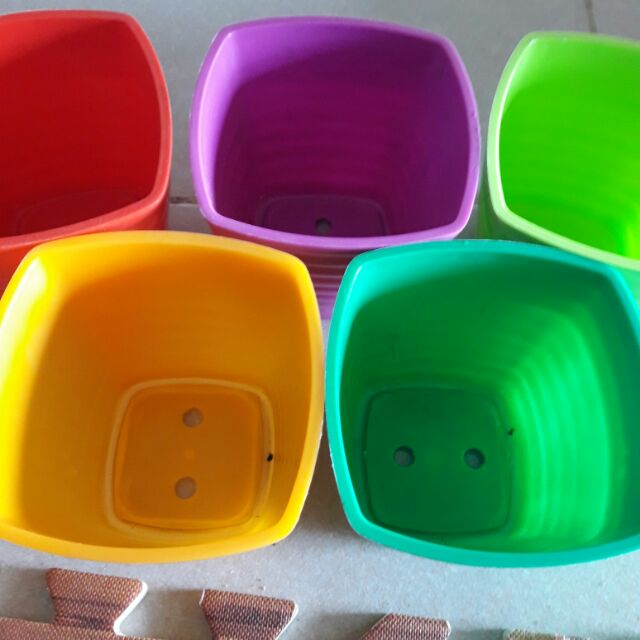 Chậu vuông sọc 10cm