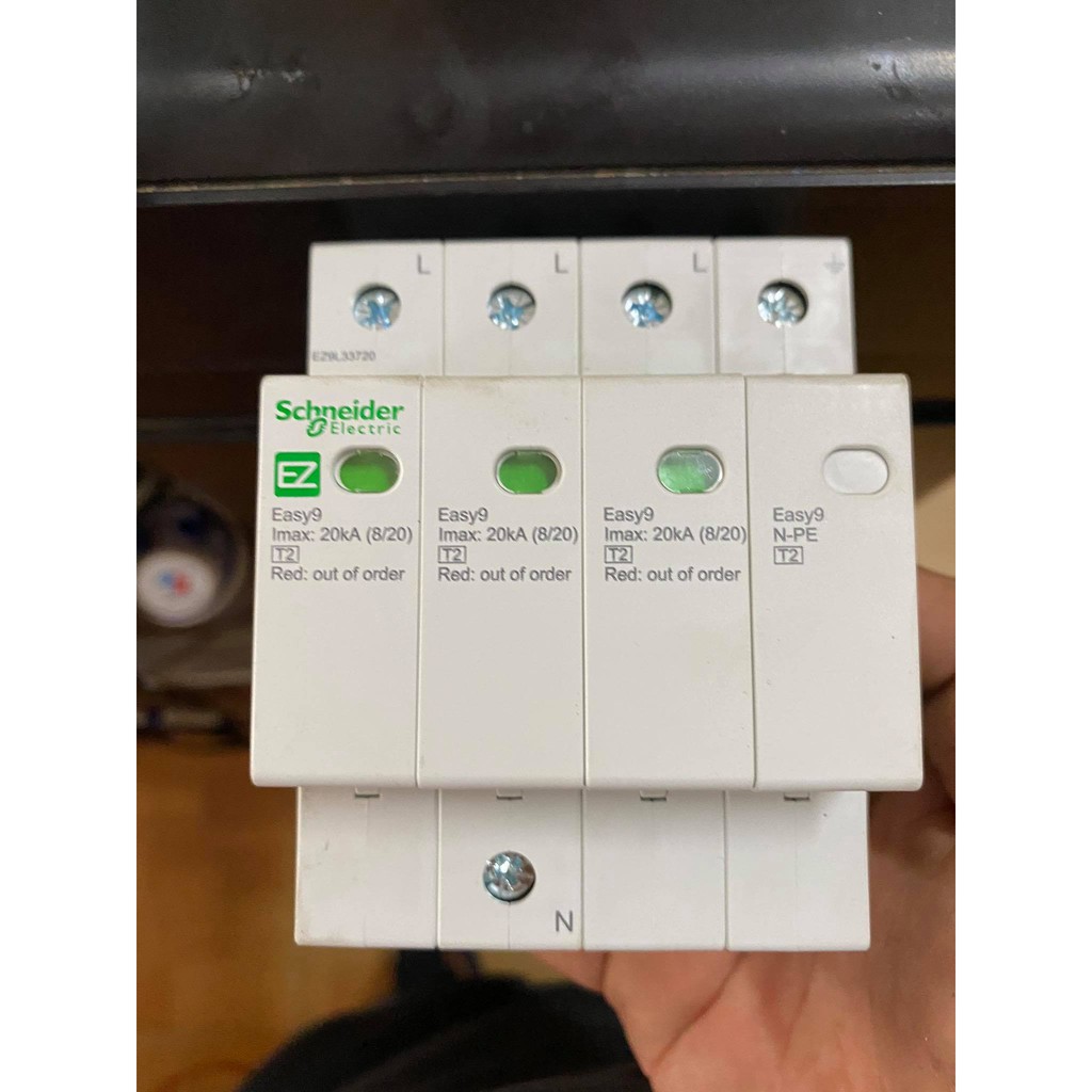Chống sét lan truyền Schneider Easy9 SPD 3P+N EZ9L33720