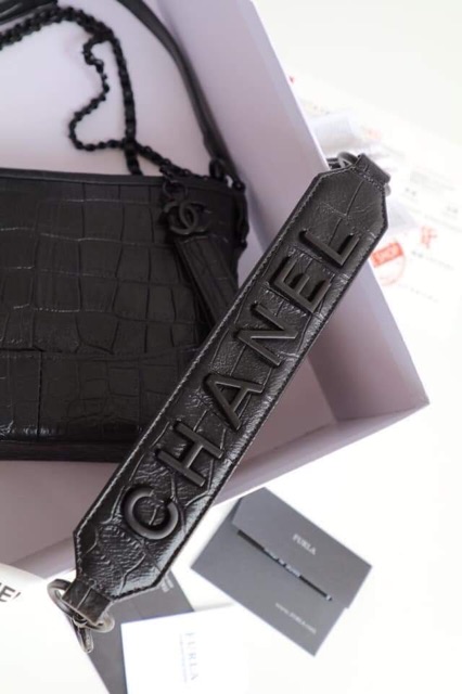 Túi da rắn full đen size 22 chất đẹp(ảnh thật) | BigBuy360 - bigbuy360.vn