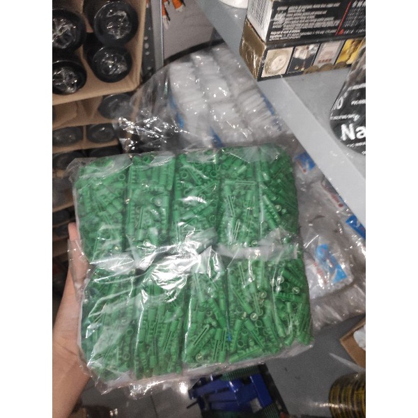 100 con tắc kê râu