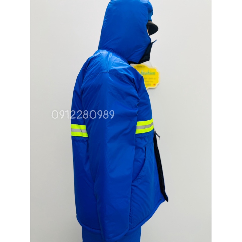 Đồ bảo hộ dùng trong kho đông lạnh -25 độ có phản quang màu xanh sáng tươi, dầy dặn chống lạnh cực tốt.