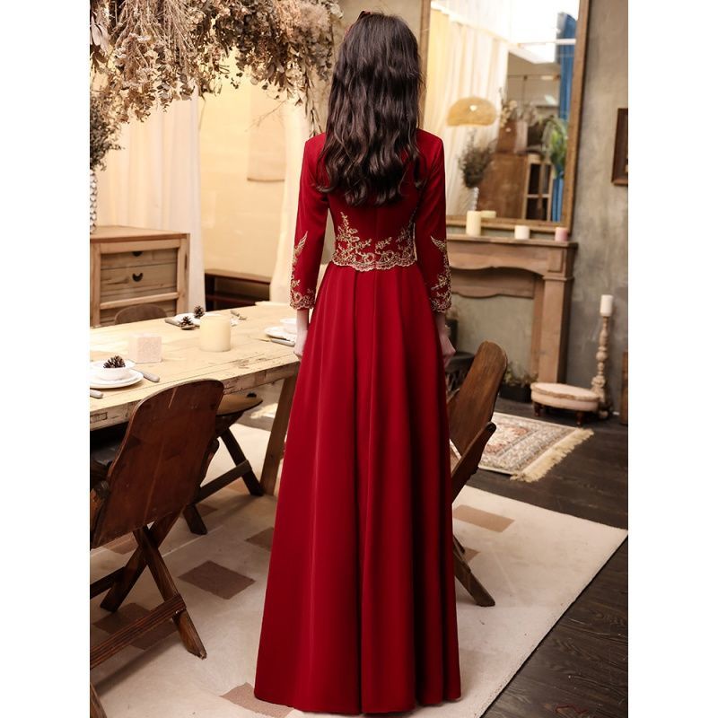 Đầm Cưới Tay Dài Hở Lưng Màu Đỏ Rượu Vang Phong Cách Trung Hoa Thời Trang Xuân Hè 2022