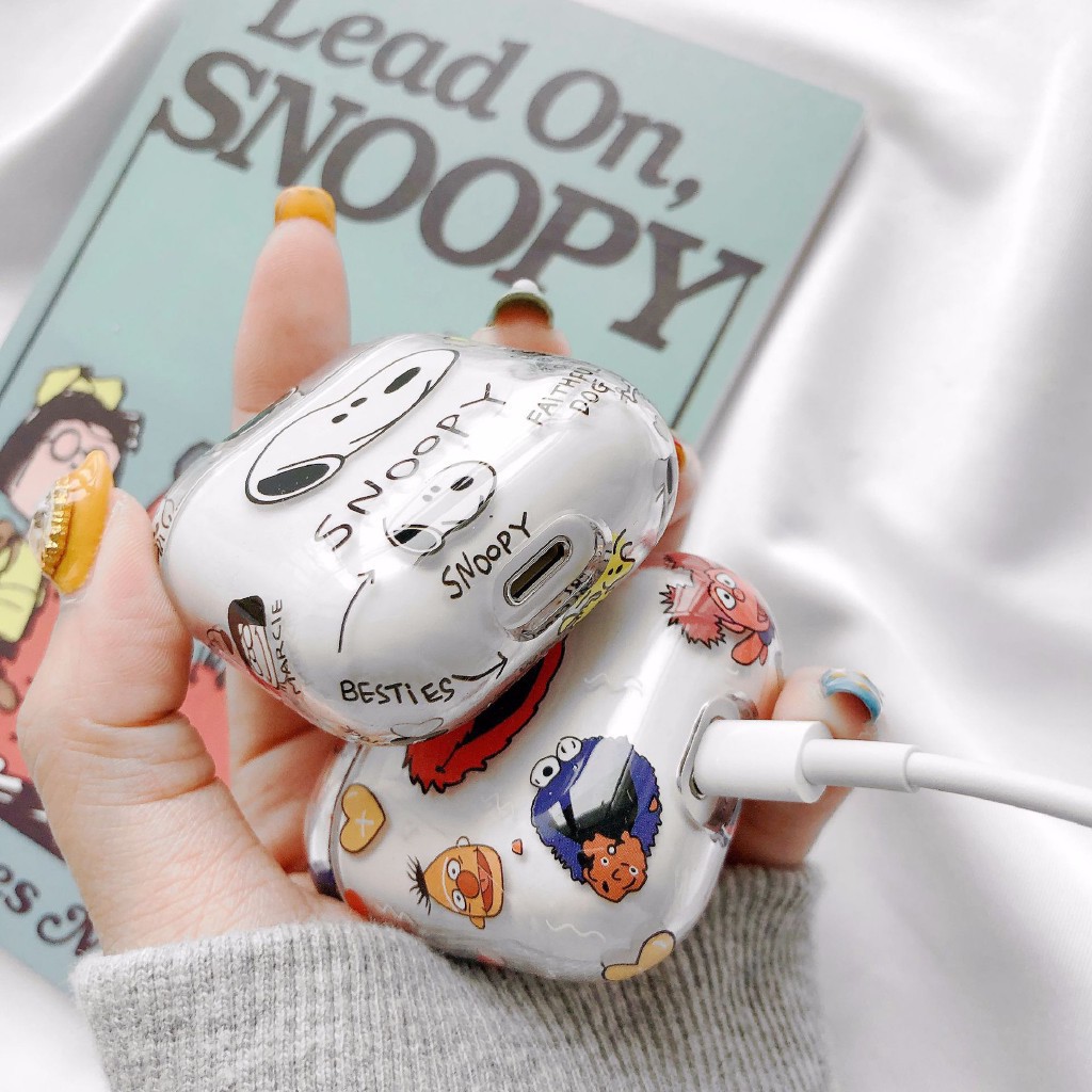 Vỏ bảo vệ hộp sạc tai nghe Apple Airpods trong suốt họa tiết Sesame Street/Snoopy hoạt hình