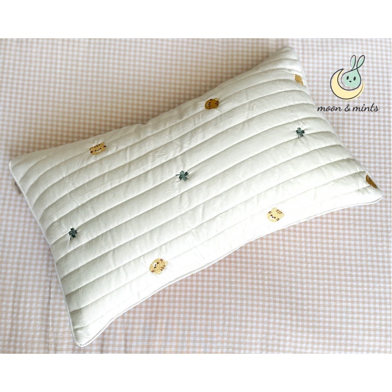 Gối nằm chữ nhật kèm ruột 30x50cm cho bé Moon&Mints, vỏ gối chần bông thêu hoạ tiết