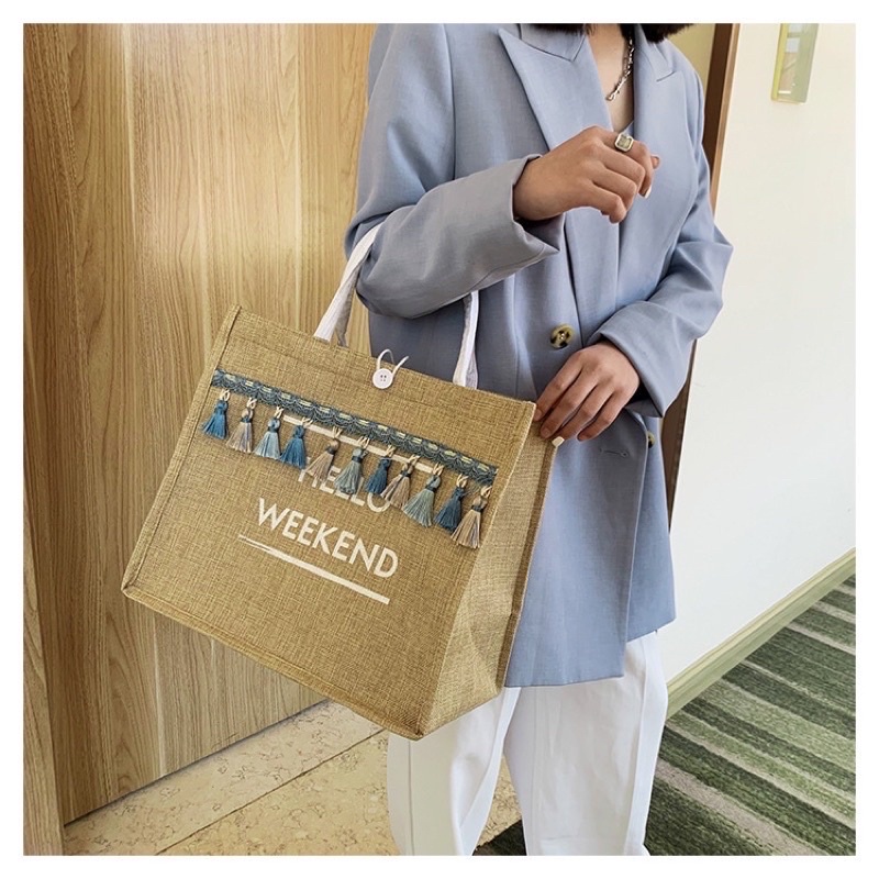 Túi cói HELLO WEEKEND phối tua rua phong cách vintage