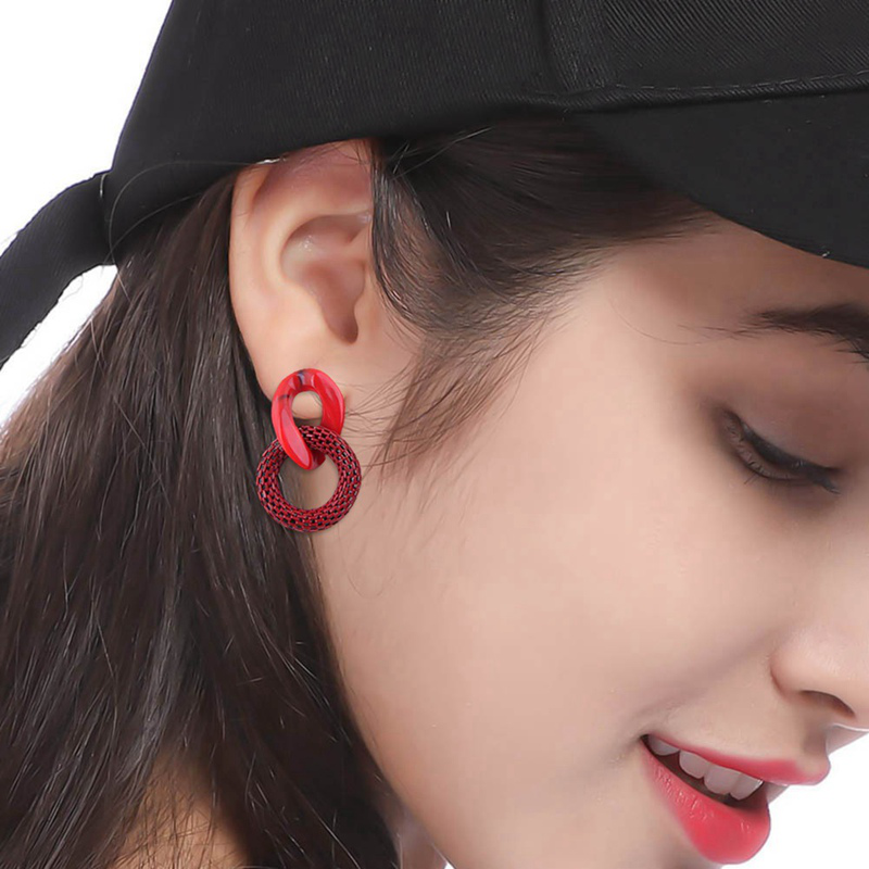 Khuyên Tai Nữ Trang Dáng Tròn Tạo Hình Độc Đáo