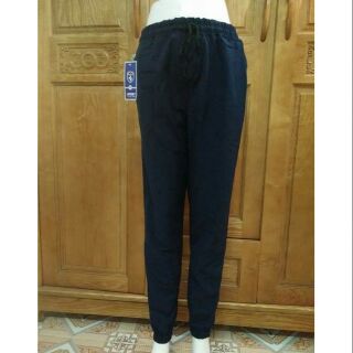 Quần ka ki,nam nữ đều mặc được,có 2 phom, 1 cho người từ 40kg đến 45kg, 2 cho người dưới 56kg,cạp chun mặc rất thoải mái