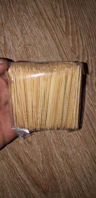 Một túi tăm Việt hương quế khoảng 700 cây