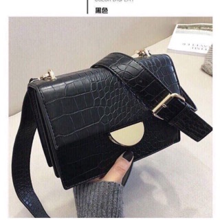 Túi đeo chéo nữ da sần