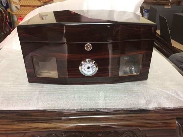 Hộp bảo quản xì gà ( humidor )