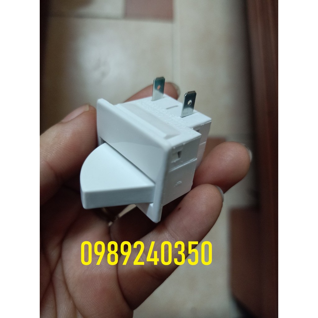 Công Tắc Đèn Cửa Tủ Lạnh 2 Chân