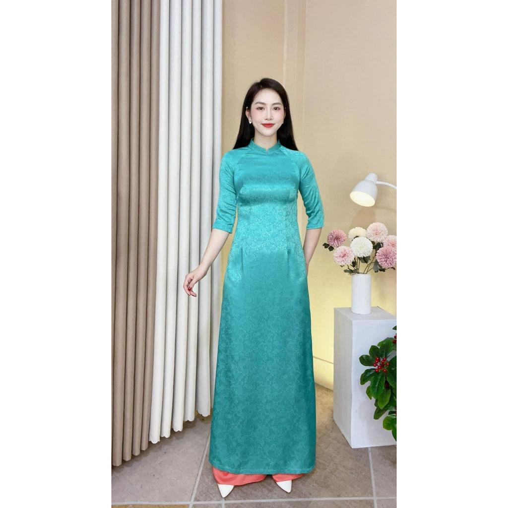 Áo dài gấm cổ tròn truyền thống thiết kế tay lỡ phù hợp với chị em trung niên