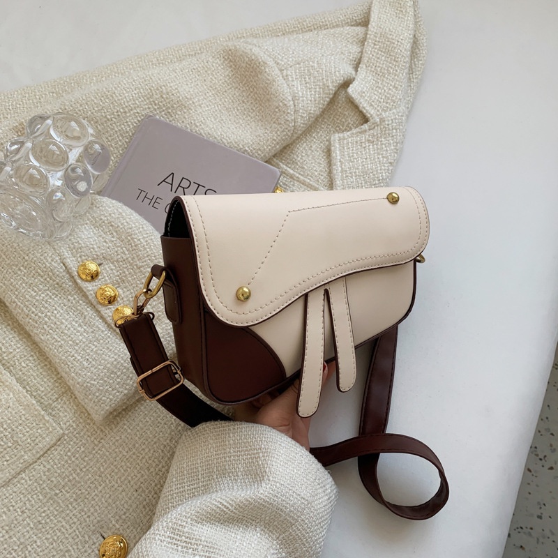 Túi Đeo Vai Hình Yên Ngựa Phối Dây Xích Thời Trang Cao Cấp Cho Nữ