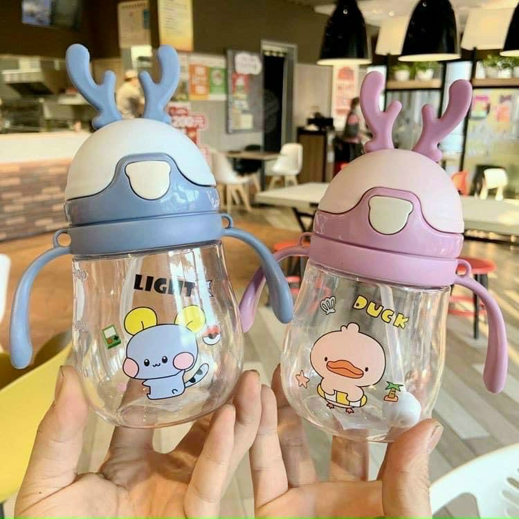 Bình Sữa, Bình Nước Cho Bé Có Tay Cầm Kèm Quai Đeo 2in1 Tiện Dụng