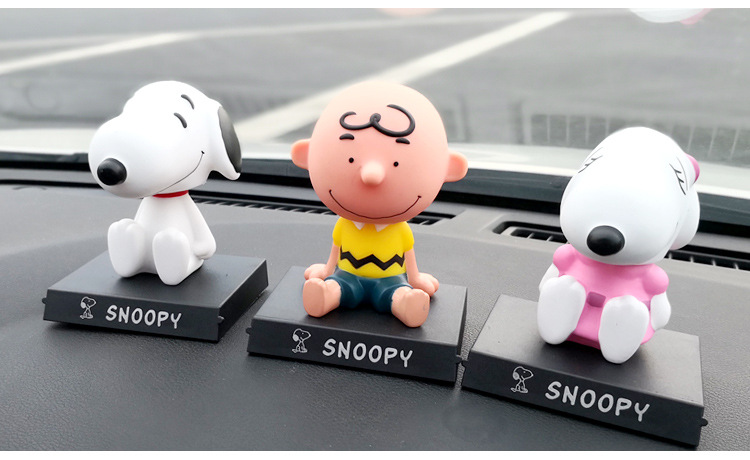 Phụ Kiện Trang Trí Xe Ô Tô Hình Chó Snoopy Lắc Lư Đầu Đáng Yêu