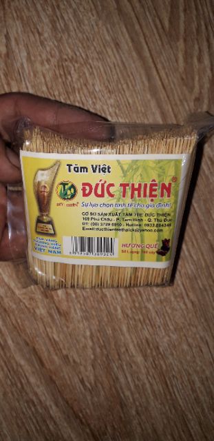 Một túi tăm Việt hương quế khoảng 700 cây