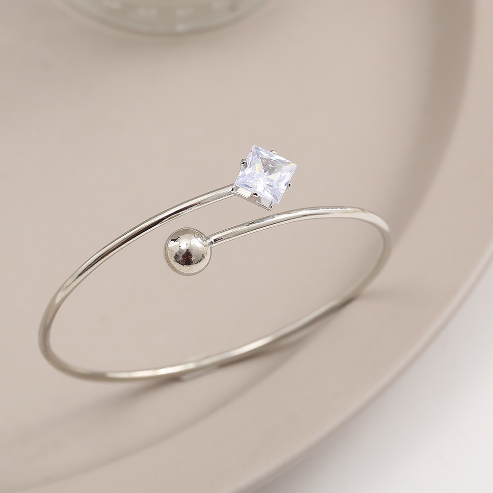Vòng Tay Hở Đính Đá Zircon Hình Vuông Thiết Kế Đơn Giản Sáng Tạo Cho Nữ