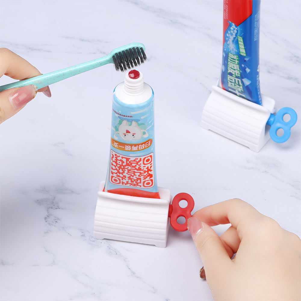 Dụng cụ kẹp nén lấy kem đánh răng sử dụng tại nhà