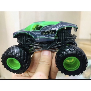 Xe Monster Jam đổi màu nóng mã Alien Invasion