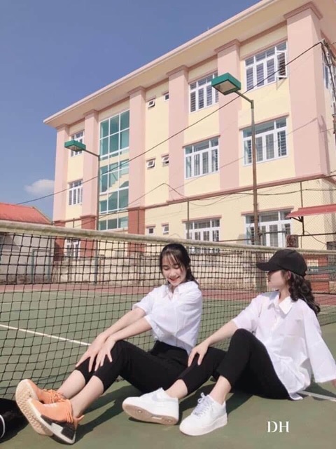 Áo sơ mi trắng tay lỡ dáng thụng