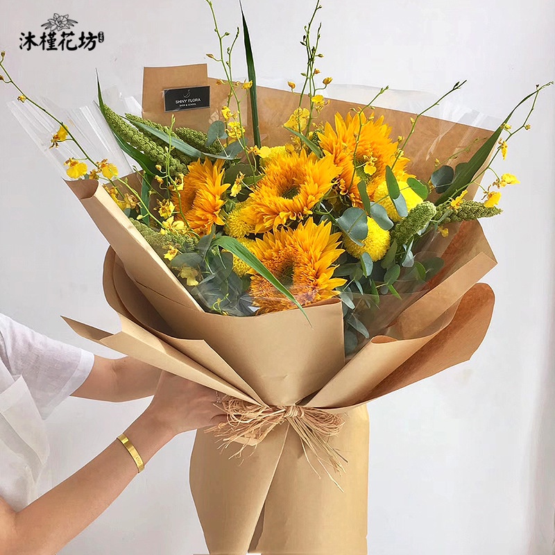 [HN] Giấy xi măng bọc hoa, gói quà