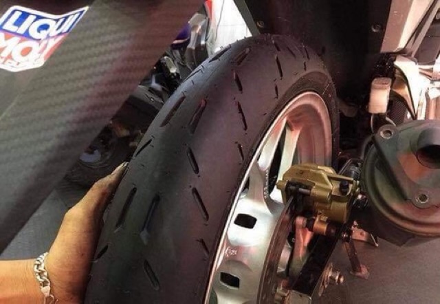 Vỏ xe chính hãng Michelin motogp gắn trực tiếp cho mọi dòng xe