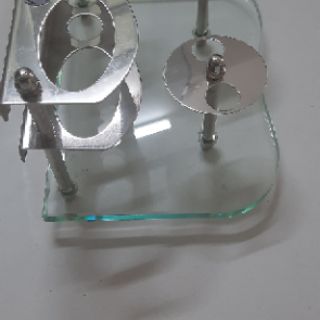 Kệ để cốc và bàn chải đánh răng