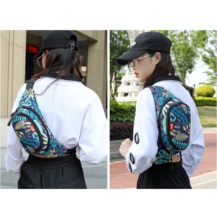 Túi đeo chéo thòi trang họa tiết.