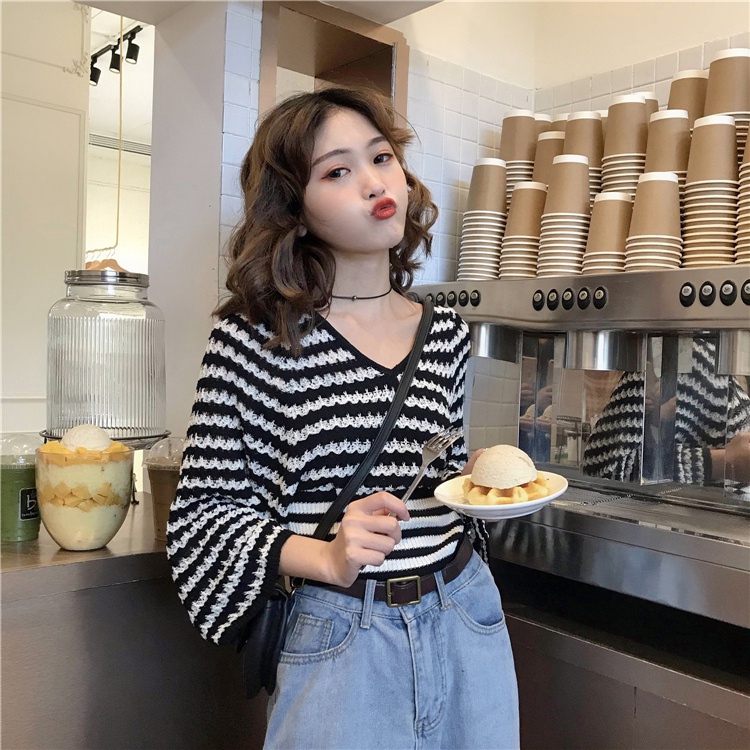 【ZHELIHANGFEI】Áo Sweater Dệt Kim Tay Dài Cổ Chữ v Ngắn Kẻ Sọc Có Hương Thơm Phong Cách Mới Cho Nữ