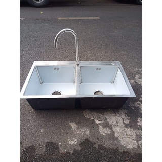 Bồn, Chậu rửa bát đúc nguyên khối Inox SUS 304 2 hộc lớn, bon rua chen 304 thuong hieu co tieng