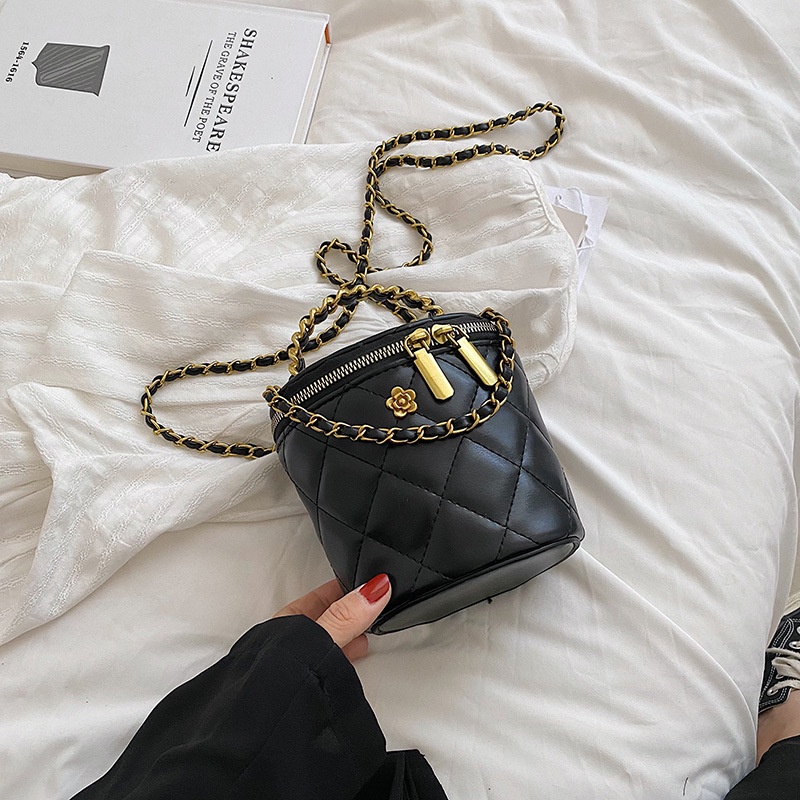 Túi đeo vai IELGY dáng xô phối dây xích thời trang cho nữ dễ phối đồ