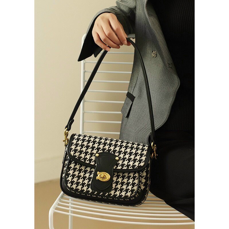 Túi Xách Nữ Đeo ChéoLinh Store Đeo Vai Kẻ Dạ Khóa Xoay Thời Trang SPB 88