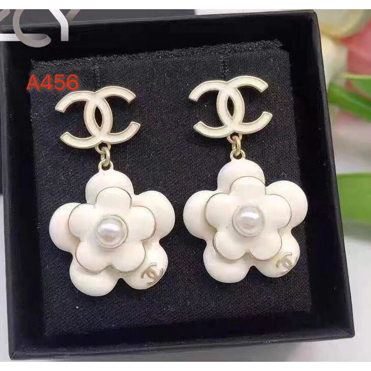 Khuyên Tai Dạng Tròn Bằng Thép Titan In Logo Thời Trang Dành Cho Nữ