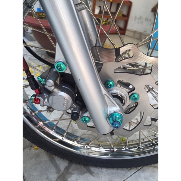 Trục (cốt) càng inox 304 + ốc tán GR5 lắp xe Wave 100cc và 110cc đời 2006 - 2023