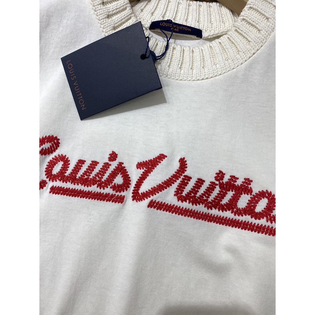 ⚡️ - Áo Tee Luon Vuitton EMBROIDERED MOCKNECK TEE Chữ Thêu Cao Cấp, Áo Thun LV cổ bo