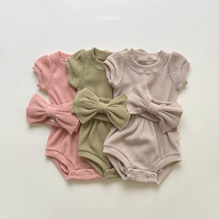 Suit romance - peekaboo