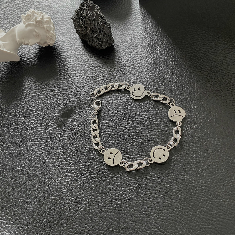 Vòng Tay Thép Titan Họa Tiết Mặt Cười Dễ Thương Phong Cách Hiphop 19158