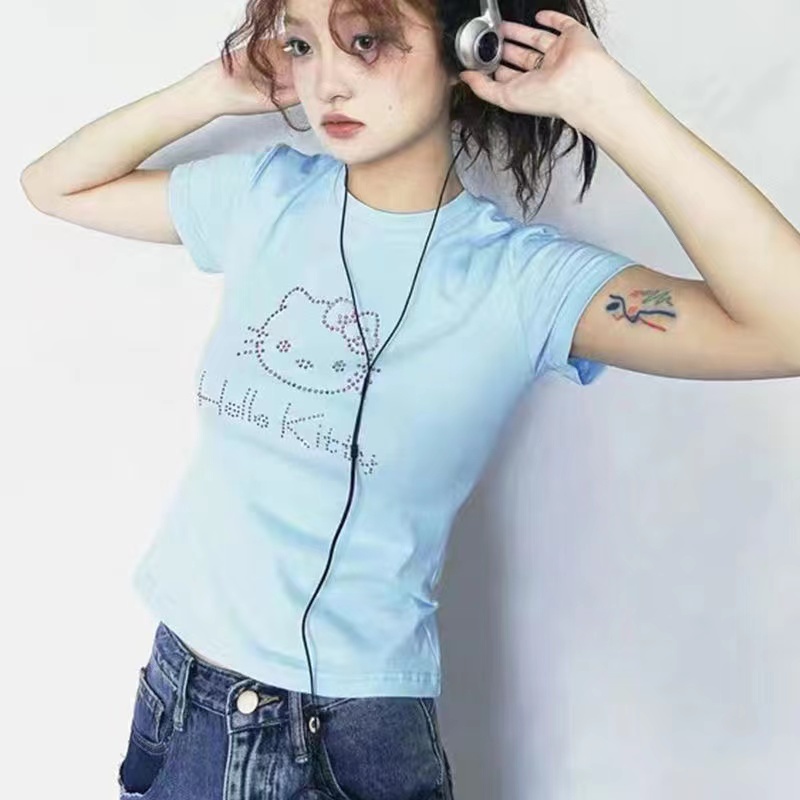 Áo Croptop Tay Ngắn In Hình Hello Kitty Đính Đá Dễ Thương Thời Trang Mùa Hè Cho Nữ y2k 1913Lab y2k