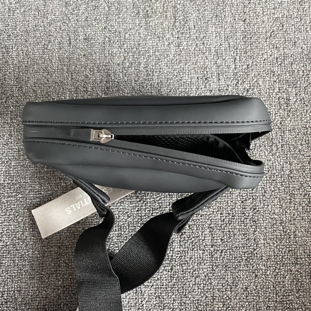 Túi đeo chéo Fear Of God, Túi đeo hông FOG Bag 6th, Chất liệu da chống nước, full tem, tag, túi zip DuSo.Lux