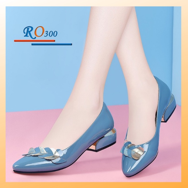 Giày búp bê nữ cao gót 2 phân hai màu đen xanh hàng hiệu rosata ro300