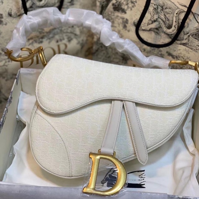 𝐓𝐮́𝐢 𝐃𝐢𝐨𝐫 𝐲𝐞̂𝐧 𝐧𝐠𝐮̛̣𝐚 𝐦𝐚̀𝐮 𝐭𝐫𝐚̆́𝐧𝐠 𝐒𝐈𝐄̂𝐔 𝐂𝐀̂́𝐏