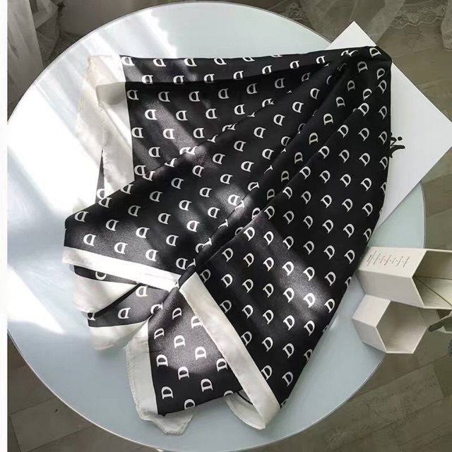 Khăn turban lụa vuông choàng cổ size 70x70cm thanh lịch phong cách nữ tính đa năng dùng làm áo yếm in hình chữ  D