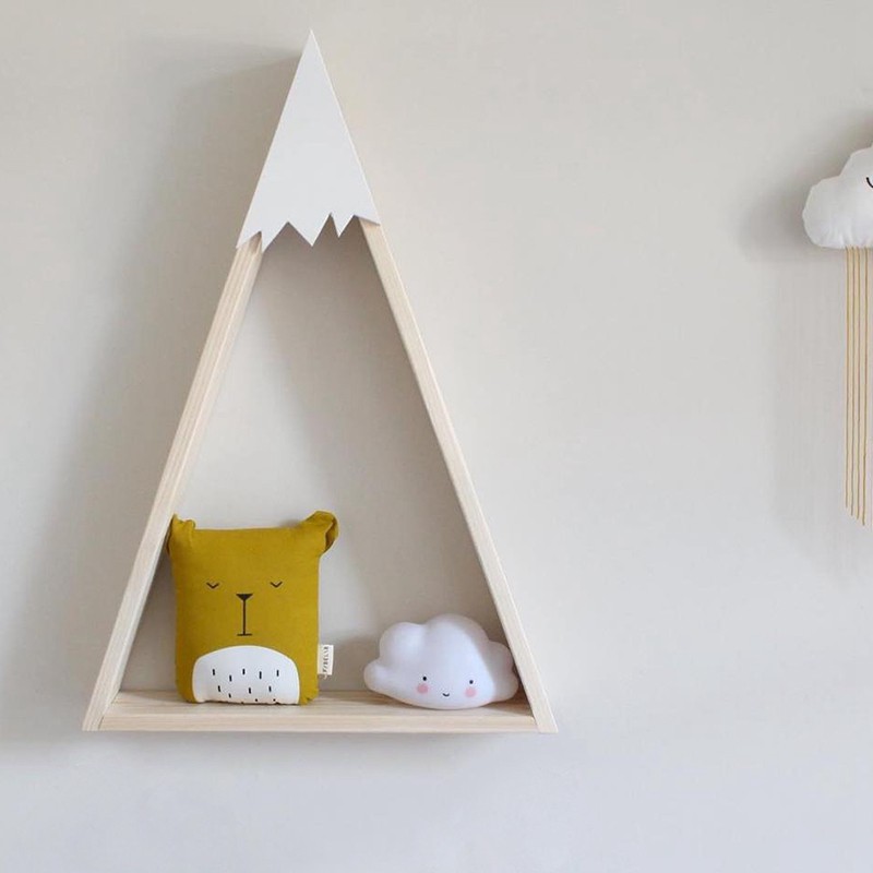 Bộ 2 giá gỗ treo tường hình tam giác phong cách Bắc Âu cho trẻ em