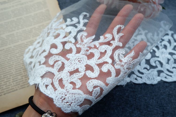 Vải ren hoa xinh xắn nhiều mẫu mã 13 - 20.5 cm dùng để trang trí áo quần