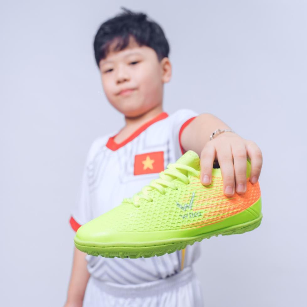 Free Ship - Giày đá bóng trẻ em Wika Flash Kid chính hãng, chất liệu da PU cao cấp, gót giày mềm mại, ôm chân.