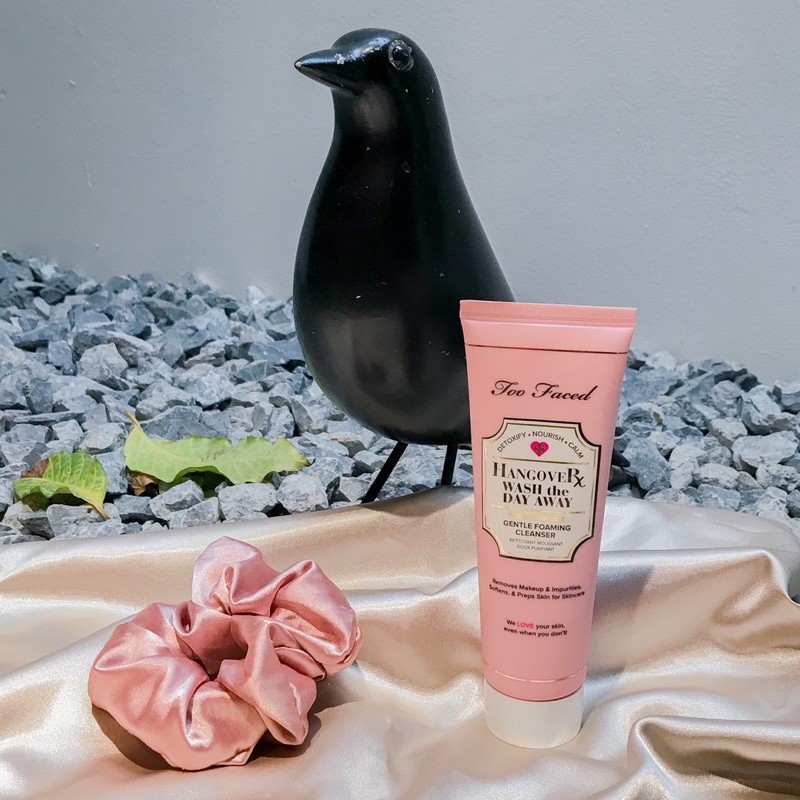 Sữa rửa mặt có công dụng tẩy trang, tẩy makeup HANGOVER WASH THE DAY AWAY TOO FACED