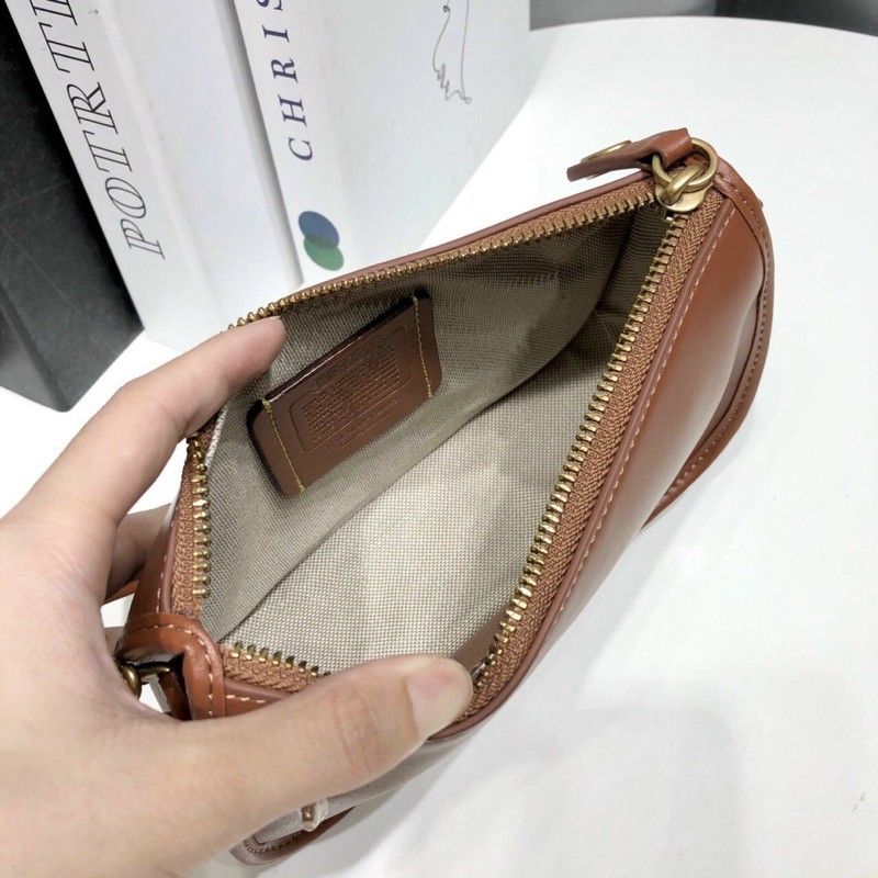 TÚI COACH SWINGER C2643