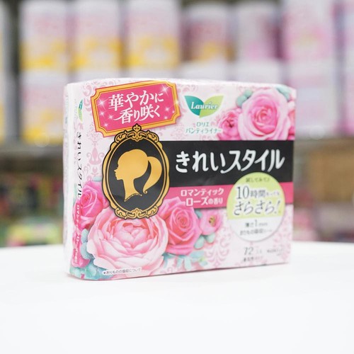 Băng vệ sinh hằng ngày Laurier hương hoa hồng 72 miếng nội địa Nhật Bản