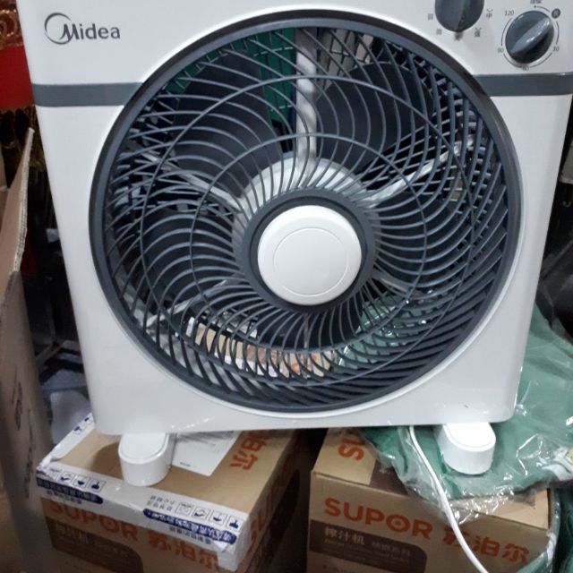 Quạt để bàn Midea
