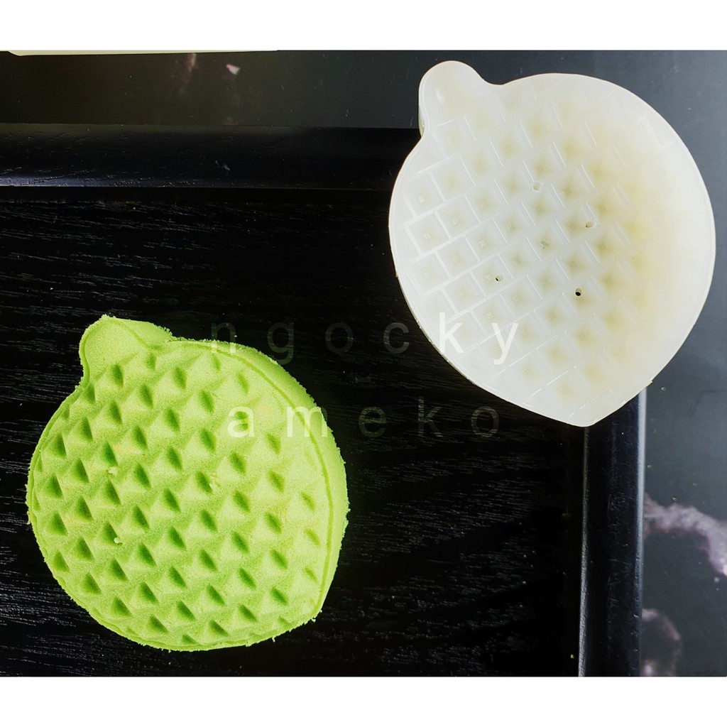 NQ00836 - KHUÔN LÒ XO BÁNH TRUNG THU / BÁNH DỨA  HÌNH LÁ 50G - 2 MẶT